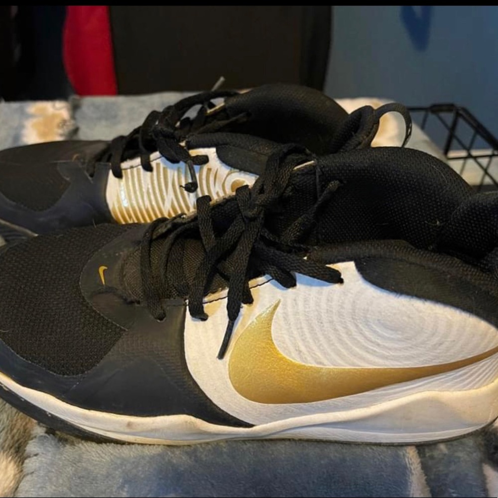 Size 7 boys Nike Sneakers